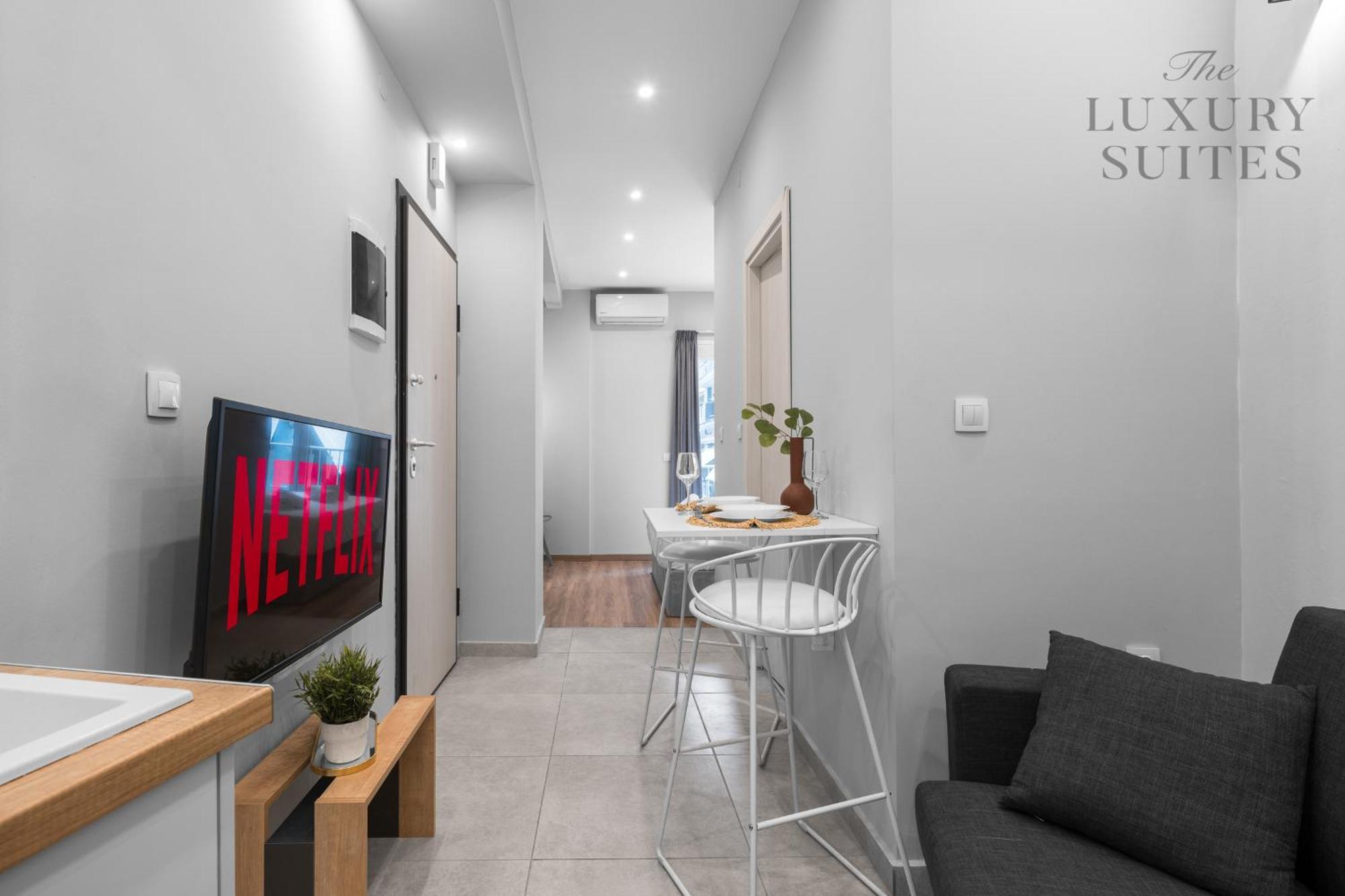 Mavili, The Luxury
