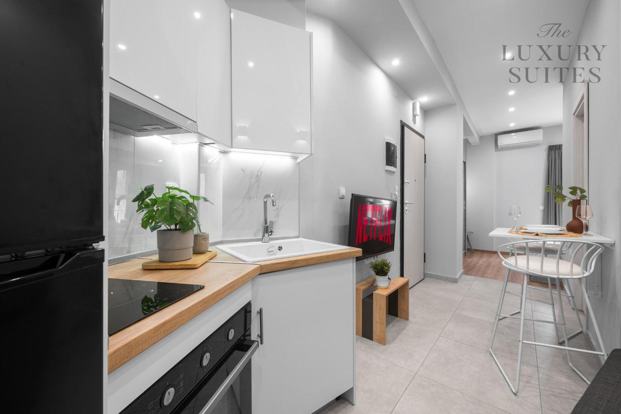 Mavili, The Luxury